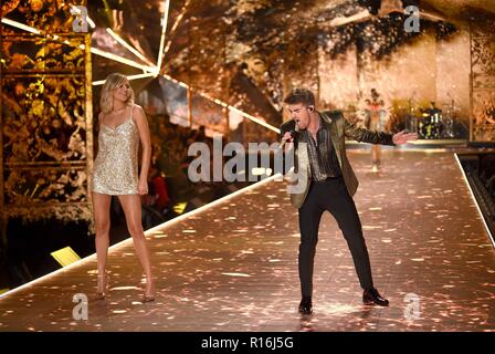 Kelsea Ballerini on the runway for 2018 Victoria's Secret Fashion Show ...