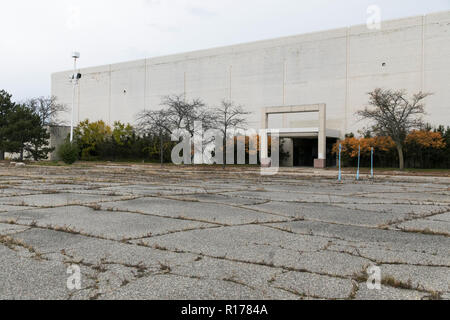 An abandoned storefront at the now closed Summit Point Mall in Waterford Township, Michigan on October 26, 2018. Stock Photo