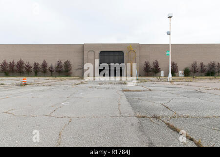 An abandoned storefront at the now closed Summit Point Mall in Waterford Township, Michigan on October 26, 2018. Stock Photo