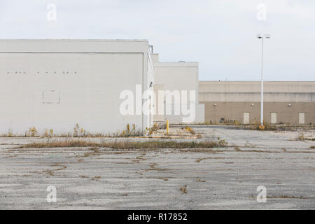 An abandoned storefront at the now closed Summit Point Mall in Waterford Township, Michigan on October 26, 2018. Stock Photo