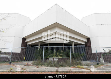 An abandoned storefront at the now closed Summit Point Mall in Waterford Township, Michigan on October 26, 2018. Stock Photo