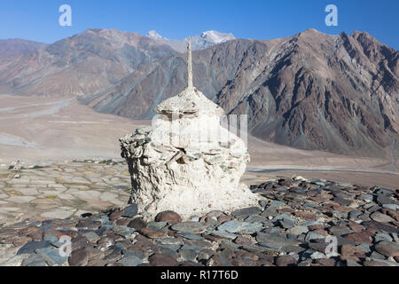 Chorten and Mani stones in the area of Stongdey Monastery (also known as Stongde, Stongday, Thongde, Tonday or Thonde), Zanskar Stock Photo