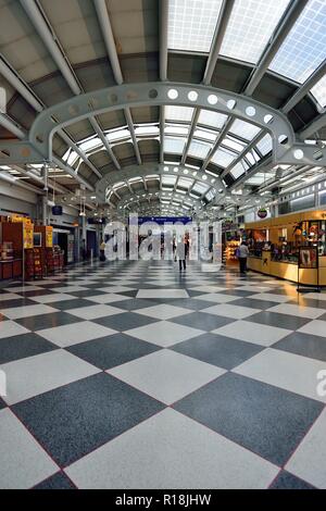 Chicago, Illinois, USA. Terminal concourse at O'Hare International Airport. Stock Photo