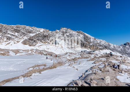 Zugspitze, Zugspitzeplat,  highest peak, Garmisch-Partenkirchen, Wetterstein Gebirge or Wetterstein Mountains, the Alps, Bavaria, Germany, Europe Stock Photo