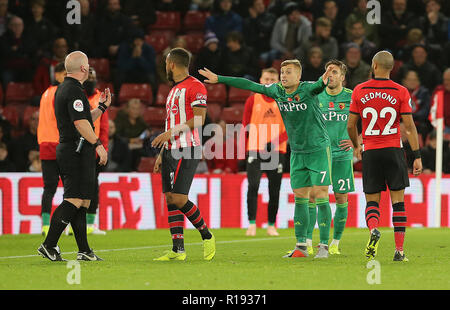 Watford's Gerard Deulofeu reacts after receiving the yellow card from Match referee Simon Hooper (left) during the Premier League match at St Mary's Stadium, Southampton. Stock Photo