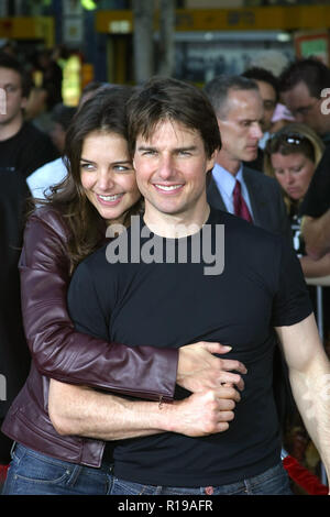 Katie Holmes, Tom Cruise    06/27/05 WAR OF THE WORLDS @ Grauman's Chinese Theatre, Hollywood Photo by Ima Kuroda/HNW / PictureLux  (June 27, 2005) Stock Photo