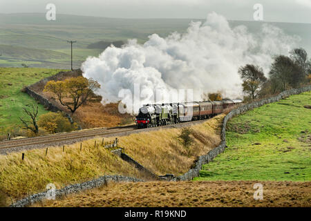 Horton-in-Ribblesdale, UK. 10th November 2018. A rare double-headed steam special on the Settle-Carlisle railway line seen near Horton-in-Ribblesdale, in the Yorkshire Dales National Park. 'The Citadel' special, headed by two Black Five locomotives, is seen heading north to Carlisle on a round trip from Manchester. Credit: John Bentley/Alamy Live News Stock Photo