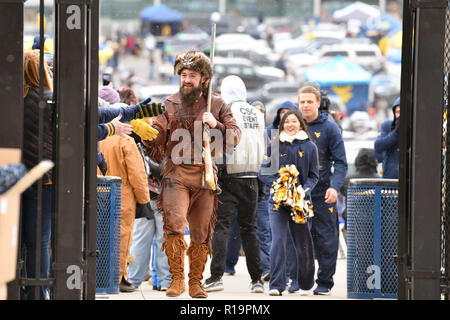 Morgantown, West Virginia, USA. 10th Nov, 2018. West Virginia Mountaineers mascot TREVOR KIESS walks into the stadium during the team's Mountaineer Man Trip prior to the Big 12 football game played at Mountaineer Field in Morgantown, WV. Credit: Ken Inness/ZUMA Wire/Alamy Live News Stock Photo