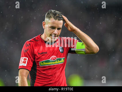 Freiburg, Germany. 10th Nov, 2018. Soccer: Bundesliga, SC Freiburg - FSV Mainz 05, 11th matchday in the Schwarzwaldstadion. Christian Günter von Freiburg grabs his hair after the final whistle. Credit: Patrick Seeger/dpa - IMPORTANT NOTE: In accordance with the requirements of the DFL Deutsche Fußball Liga or the DFB Deutscher Fußball-Bund, it is prohibited to use or have used photographs taken in the stadium and/or the match in the form of sequence images and/or video-like photo sequences./dpa/Alamy Live News Stock Photo