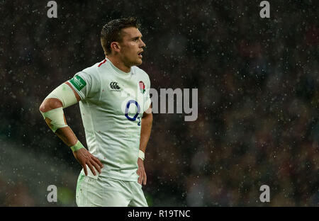 Twickenham, London, UK. 10th November 2018.  England's Henry Slade during the Quilter Rugby Union International between England and New Zealand at Twickenham Stadium. Credit:Paul Harding/Alamy Live News  Editorial Use Only