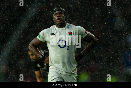 Twickenham, London, UK. 10th November 2018. England's Maro Itoje  during the Quilter Rugby Union International between England and New Zealand at Twickenham Stadium. Credit:Paul Harding/Alamy Live News  Editorial Use Only
