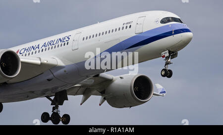 Vancouver, British Columbia, Canada. 29th May, 2018. A China Airlines Airbus A350-900 (B-18907) extra wide body (XWB) jet airliner airborne on short final approach for landing. Credit: Bayne Stanley/ZUMA Wire/Alamy Live News Stock Photo