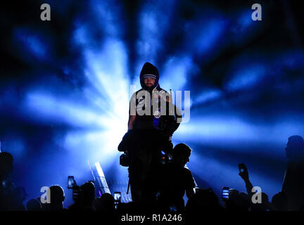 Manchester Arena, Manchester, UK. 10th Nov, 2018. Boxing, WBC, WBA, WBO, IBF and Ring Magazine World Cruiserweight fight, Oleksandr Usyk versus Tony Bellew; Tony Bellew enters the arena Credit: Action Plus Sports/Alamy Live News Stock Photo