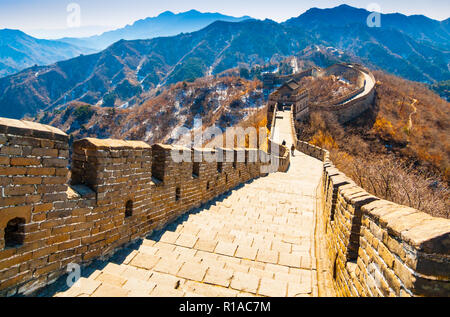Steep downhill stretch in the Great Wall with surrounding mountains, Mutianyu, Beijing, China Stock Photo