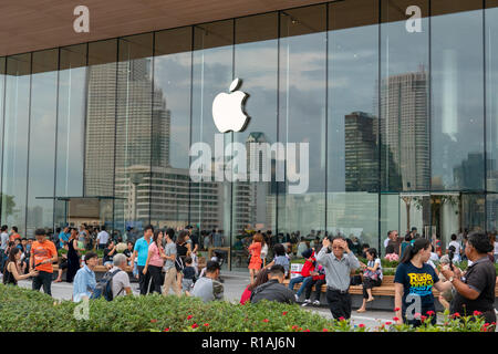 Logo of Apple Inc. on a Apple store in Iconsiam shopping mall in Bangkok,  Thailand Stock Photo - Alamy