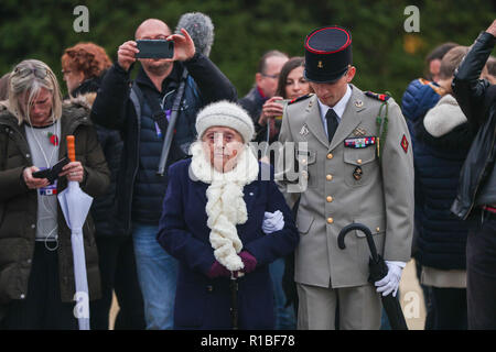 Paris, France. 10th Nov, 2018. People attend a ceremony to commemorate the 100th anniversary of the end of World War I, near the town of Compiegne, France, Nov. 10, 2018. French President Emmanuel Macron and German Chancellor Angela Merkel clasped hands on Saturday during a solemn joint ceremony at a historic site, in a vow of peace and unity. Credit: Zheng Huansong/Xinhua/Alamy Live News Stock Photo