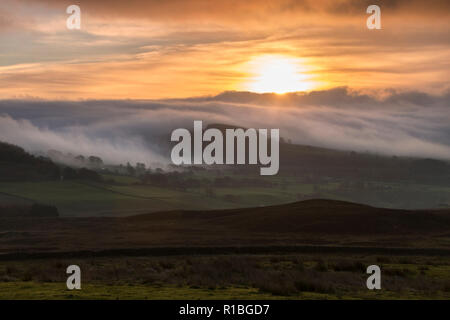 Teesdale, County Durham. Sunday 11th November 2018. UK Weather. A beautiful Armistice Day sun rises over the fields of Teesdale, Northeast England. Credit: David Forster/Alamy Live News Stock Photo