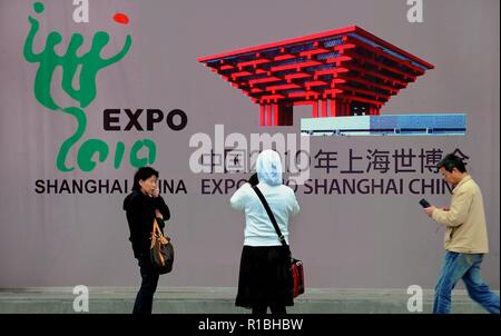 (181111) -- BEIJING, Nov. 11, 2018 (Xinhua) -- People are seen in front of a billboard of the Shanghai 2010 World Expo in Shanghai, east China, April 22, 2010.  (Xinhua/Wang Song) (zwx) Stock Photo