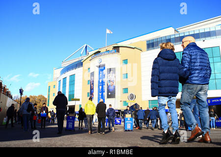 London, UK. 11th Nov, 2018. Fans make their way towards the stadium for today's match. Premier League match, Chelsea v Everton at Stamford Bridge in London on Sunday 11th November 2018. this image may only be used for Editorial purposes. Editorial use only, license required for commercial use. No use in betting, games or a single club/league/player publications. pic by Steffan Bowen/ Credit: Andrew Orchard sports photography/Alamy Live News Stock Photo