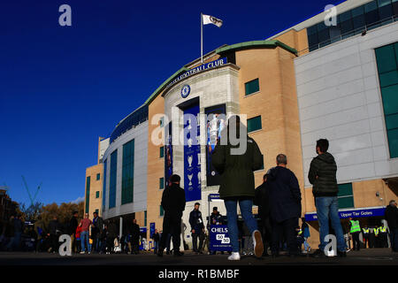 London, UK. 11th Nov, 2018. Fans make their way towards the stadium ahead of today's match. Premier League match, Chelsea v Everton at Stamford Bridge in London on Sunday 11th November 2018. this image may only be used for Editorial purposes. Editorial use only, license required for commercial use. No use in betting, games or a single club/league/player publications. pic by Steffan Bowen/ Credit: Andrew Orchard sports photography/Alamy Live News Stock Photo