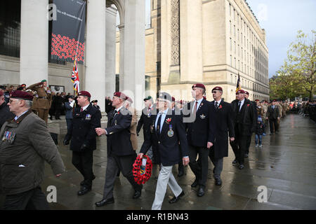 Manchester, UK. 11th Nov 2018. Veterans of conflict, serving members of the forces and members of the public take part in the service of remembrance marking 100 years since the end of WW!. The Cenotaph, Manchester, 11th November 2018 (C)Barbara Cook/Alamy Live News Stock Photo