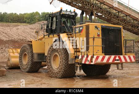 A Caterpillar Wheeled loading shovel working in a quarry in Leicestershire Stock Photo