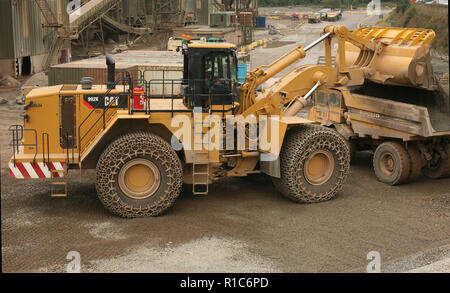 A Caterpillar Wheeled loading shovel working in a quarry in Leicestershire Stock Photo