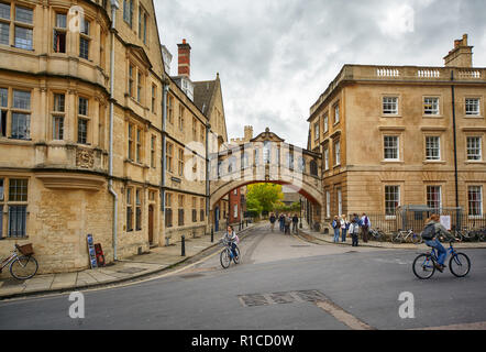 OXFORD, ENGLAND – MAY 15, 2009: Hertford bridge or the Bridge of sighs as seen from the Catte street. Oxford University. Oxford. England Stock Photo