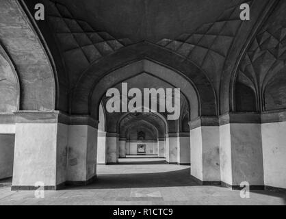 The cloisters adjacent to Akbar's Tomb in Sikandra, Near Agra, India Stock Photo