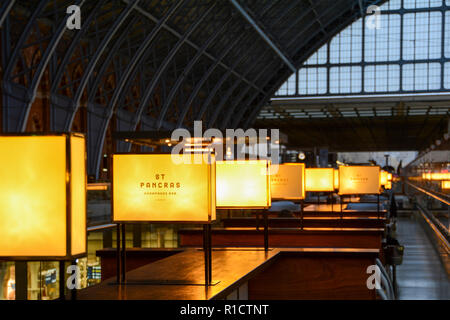 Searcys St Pancras Brasserie and Champagne Bar at St Pancras station, London, UK Stock Photo