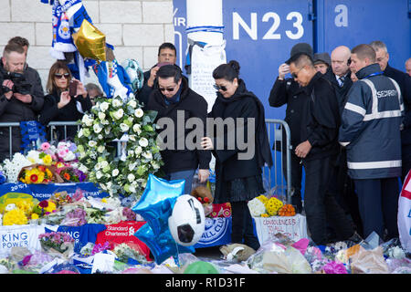 Aiyawatt Srivaddhanaprabha, the son of Vichai Srivaddhanaprabha, his mother Aimon and family members lay a wreath outside Leicester Football ground. Stock Photo