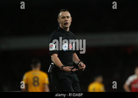 London, UK. 11th Nov 2018. Referee Stuart Attwell at the Arsenal v Wolverhampton Wanderers (Wolves) English Premier League game at the Emirates Stadium, London, on November 11, 2018. **This picture is for editorial use only** Credit: Paul Marriott/Alamy Live News Stock Photo