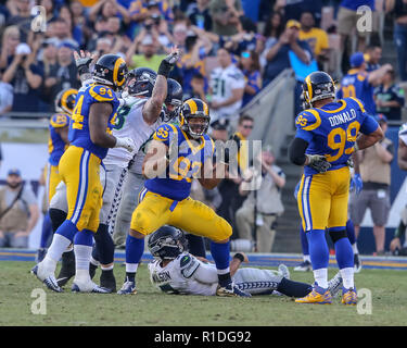 Los Angeles, CA, USA. 11th Nov, 2018. Seattle Seahawks outside linebacker  Shaquem Griffin (49) and Seattle Seahawks cornerback Shaquill Griffin (26)  hold up Los Angeles Rams defensive end Dante Fowler (56) jersey