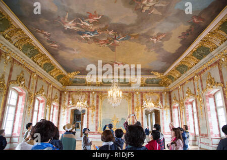 Rundale, Latvia. 26th Aug, 2018. Visitors to Rundale Castle can see the ceiling painting in the Golden Hall. The Latvian art historian Imants Lancmanis has dedicated more than 50 years of his life to the restoration of the largest baroque castle in the Baltic States. Now the lord of the castle is retiring. (to dpa-KORR.: 'Enough renovated: lord of the castle of the 'Latvian Versailles' retires' from 12.11.2018) Credit: Alexander Welscher/dpa/Alamy Live News Stock Photo