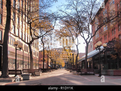 Syracuse, New York, USA. November 10, 2018. Pedestrian avenue in the upscale neighborhood of Hanover Square in downtown Syracuse, New York Stock Photo