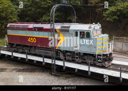 Diesel Train on revolving turntable at Frostburg on the Western Maryland Scenic Railroad Stock Photo