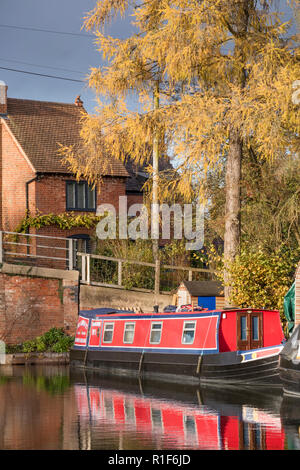 Colorfull narrowboats at Tom o the Wood on the Grand Union Canal near Lapworth, Warwickshire, England, UK Stock Photo