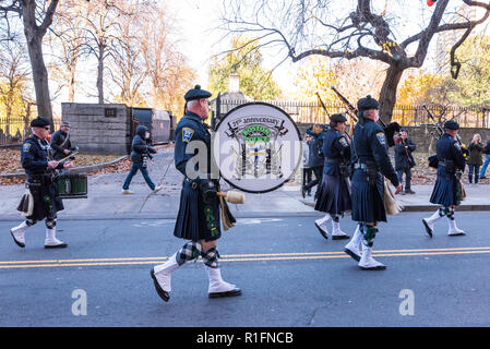 Boston, Massachusetts, USA. 11th November, 2018. Boston Police Gaelic Column of Pipes and Drums leading the Boston Veterans' Day Parade down Boylston Street. Maia Kennedy/Alamy Live News Stock Photo