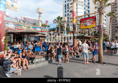 Benidorm, Costa Blanca, Spain 12th November 2018. The Tiki Beach Bar on Benidorm Levante Beach, a favourite hangout for British holidaymakers is still open despite recent reports that it was shutting down due to complaints about unruly behaviour. Staff were seen outside taking drinks off customers on the promenade and pouring them into plastic glasses. Boozy Brits have been blamed for anti-social behaviour at the popular beach front music bar. Credit: Mick Flynn/Alamy Live News Stock Photo