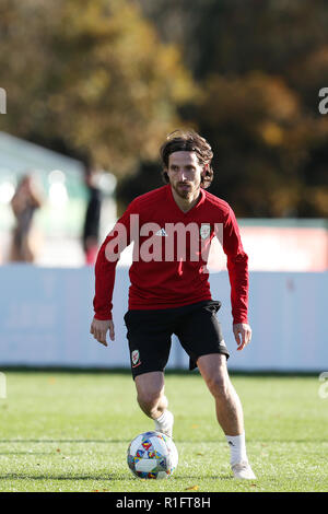 Cardiff, Wales, UK. 12th November, 2018. Joe Allen of Wales in action during the Wales football squad training at the Vale Resort in Hensol, near Cardiff , South Wales on Monday 12th November 2018.  the team are preparing for their UEFA Nations League match against Denmark this Friday.   pic by Andrew Orchard/Alamy Live News Stock Photo