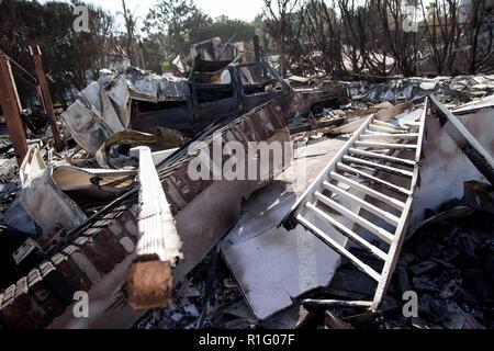 Malibu, California, USA. 12th Nov, 2018. A house lies in rubble after a fire swept through the area. Credit: Chris Rusanowsky/ZUMA Wire/Alamy Live News