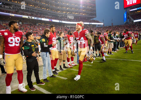 Santa Clara, CA, USA. 12th Nov, 2018. Students from the Paradise High School shares the filed with the San Francisco 49ers during a game at Levi's Stadium on Monday, November 12, 2018 in Santa Clara. Credit: Paul Kitagaki Jr./ZUMA Wire/Alamy Live News Stock Photo