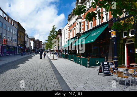 Oxford Street is the home of independent dining and lifestyle in Southampton. Located at the southern end of the city close to the docks. Southampton, Stock Photo