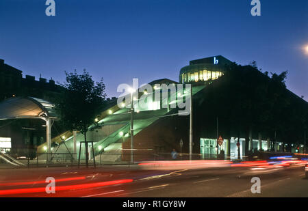 Wien, Hauptbibliothek am Gürtel, Urban-Loritz-Platz 2A Stock Photo