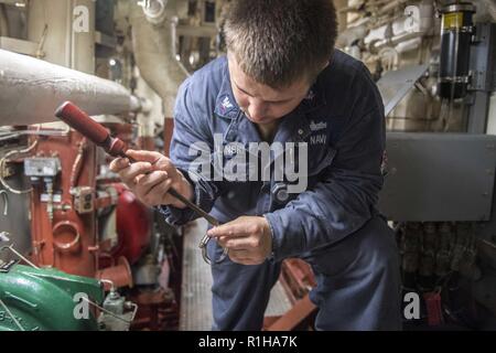 https://l450v.alamy.com/450v/r1ha7k/philippine-sea-sep-19-2018-machinists-mate-3rd-class-garrett-belinski-from-paulsbo-wash-uses-a-screwdriver-on-a-lock-wire-in-the-aux-room-of-the-arleigh-burke-class-guided-missile-destroyer-uss-benfold-ddg-65-during-valiant-shield-2018-valiant-shield-is-a-us-only-biennial-field-training-exercise-ftx-with-a-focus-on-integration-of-joint-training-in-a-bluewater-environment-among-us-forces-this-training-enables-real-world-proficiency-in-sustaining-joint-forces-through-detecting-locating-tracking-and-engaging-units-at-sea-in-the-air-on-land-and-in-cyberspace-in-response-r1ha7k.jpg