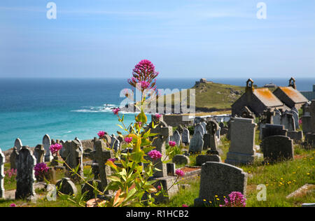 Barnoon cemetery and Porthmeor Beach, looking towards The Island and St Nicholas Chapel, St Ives, Cornwall, England Stock Photo