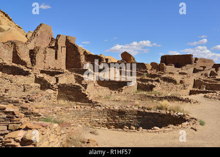 Kiva and house blocks, Pueblo Bonito, Chaco Canyon, Chaco Culture National Historical Park, New Mexico, USA 180926 69520 Stock Photo