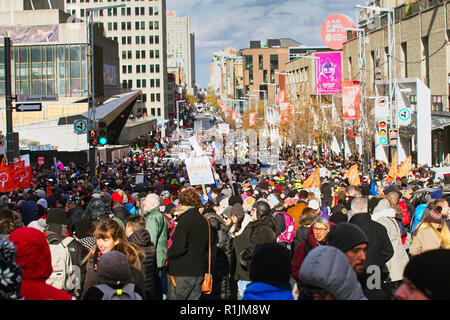 Montreal,Canada.10 November,2018.Montrealers participating in a climate march for the environment.Credit:Mario Beauregard/ALamy Live News Stock Photo