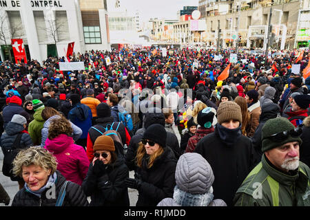 Montreal,Canada.10 November,2018.Crowd gathering for a climate march for the environment.Credit:Mario Beauregard/ALamy Live News Stock Photo