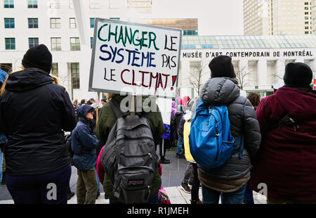 Montreal,Canada.10 November,2018.Crowd gathering for a climate march for the environment.Credit:Mario Beauregard/ALamy Live News Stock Photo